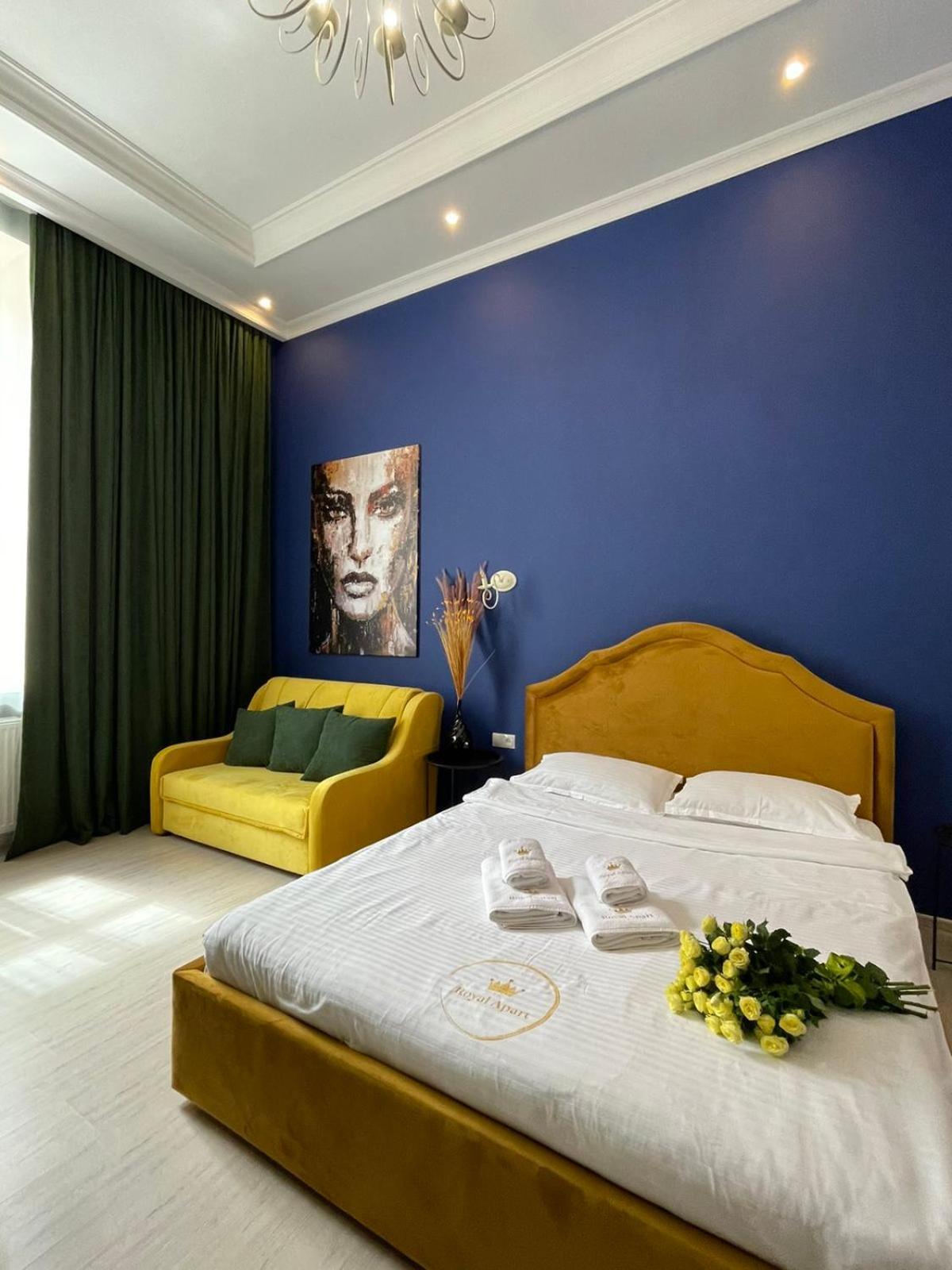 Royal Apartment On Slovatskogo 8 Lviv Bagian luar foto